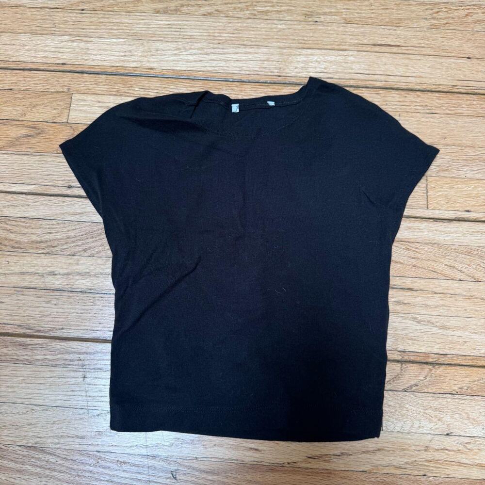 Black cropped baby tee